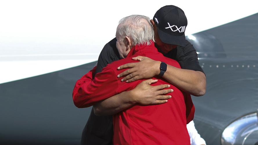 Kenny Payne hugs Denny Crum