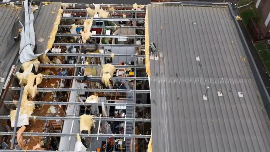 Storm rips roof from business in Jeffersontown, Kentucky