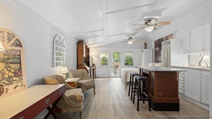 Bashford Manor Inn - another suite 3.jpg