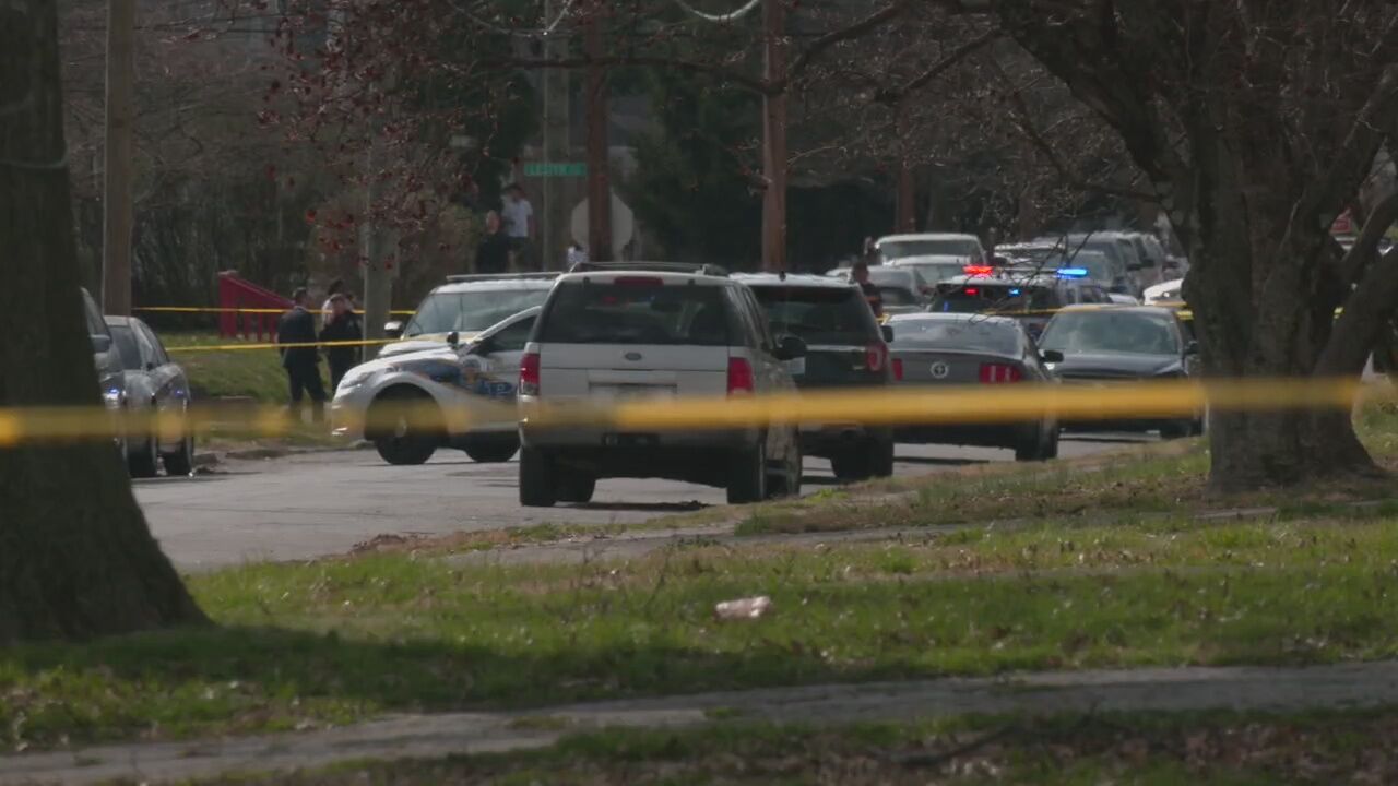 Robbery Suspect Shot By Louisville Police After Allegedly Pointing Gun ...