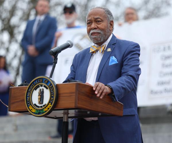 Gerald Neal speaks to crowd.JPG