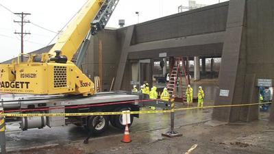 MSD crews installing flood wall closures along Ohio River as Louisville braces for worst flooding in decades