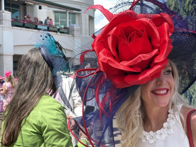 Kentucky Oaks Crowd