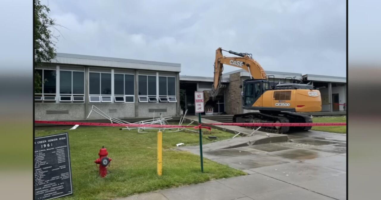 Crews demolish part of Silver Creek High School ahead of $48 million expansion - Vimarsana News