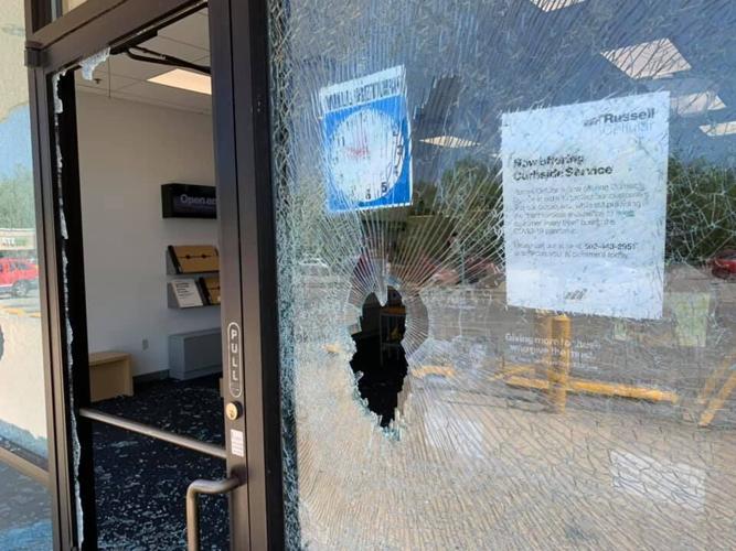 verizon store damaged in south Louisville
