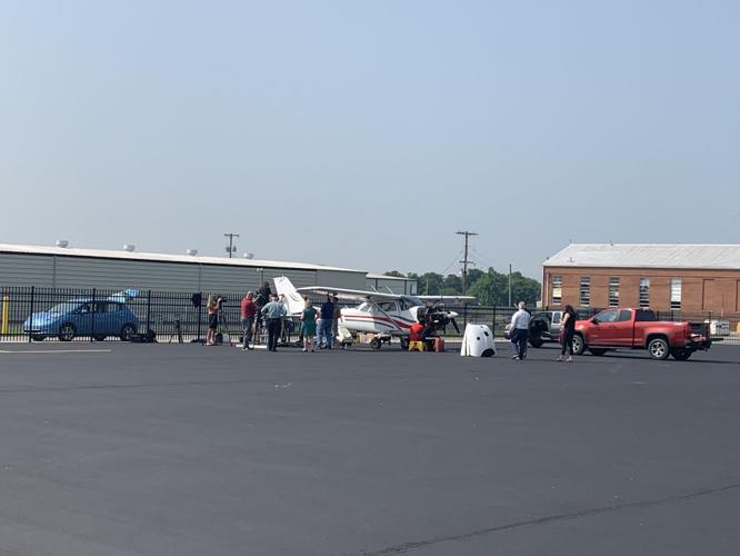 Shawnee students dismantle airplane to be used for training aviation students