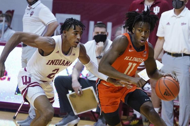 Illinois' Ayo Dosunmu (11) goes to the basket against Indiana's Armaan Franklin