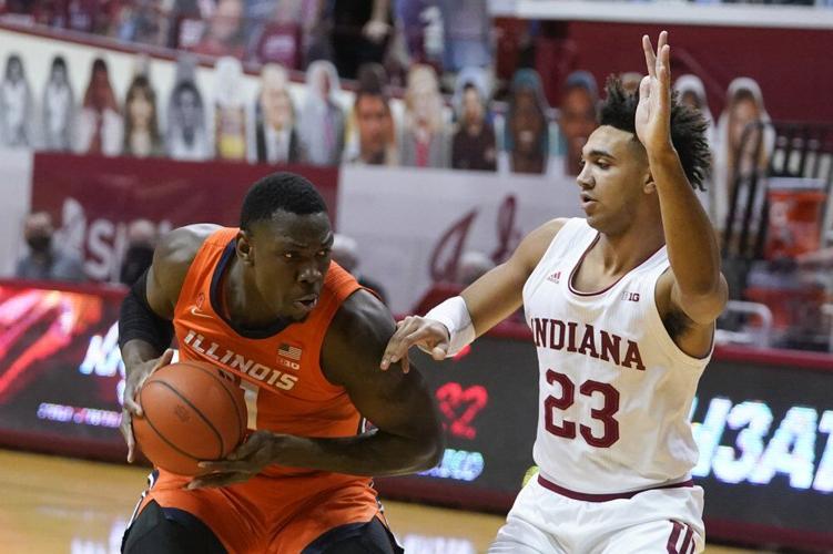 Illinois' Kofi Cockburn (21) goes to the basket against Indiana's Trayce Jackson-Davis