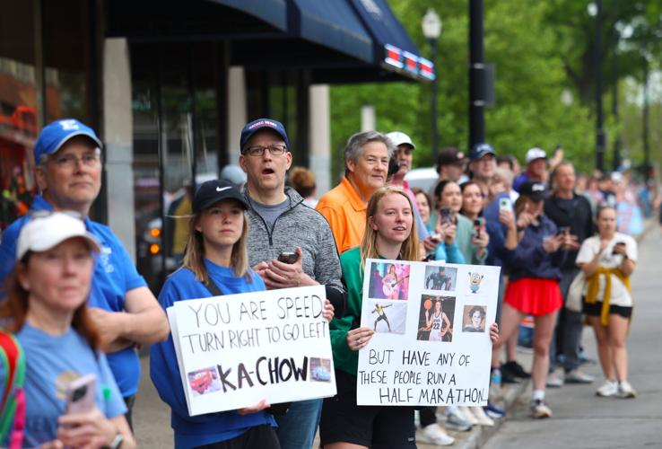 Signage in support of marathon runners.JPG