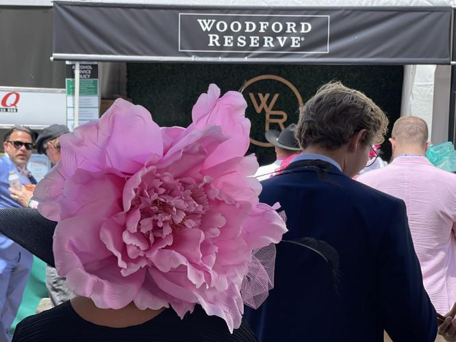 Kentucky Oaks Crowd