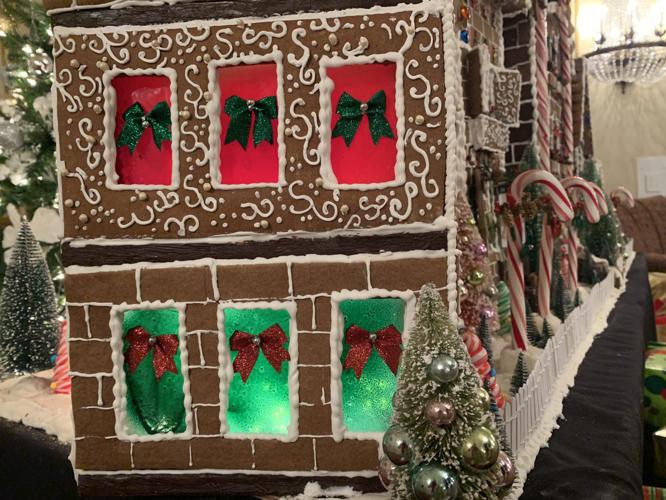 BROWN HOTEL - GINGERBREAD HOUSE - 11-27-19  (15).jpg