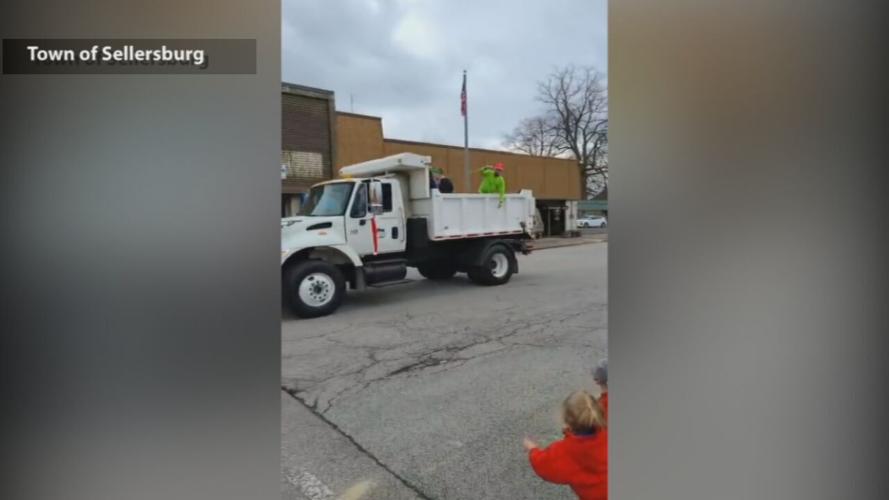 SELLERSBURG SANTA PARADE (1).jpeg