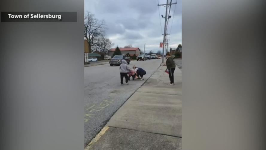 SELLERSBURG SANTA PARADE.jpeg