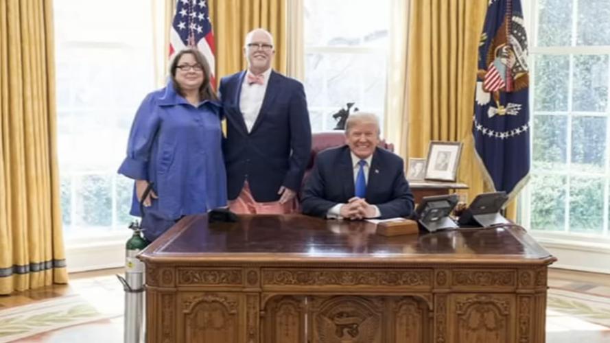 Mike Olsen (double lung transplant recipient) with President Trump