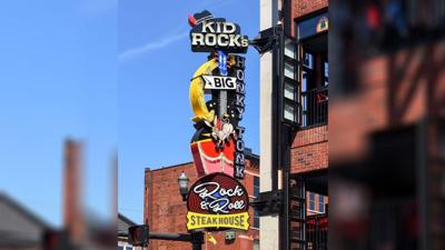 kid wdrb tonk honky nashville operate allowed reduced allow venues patrons guidelines capacity according music live steakhouse rocks