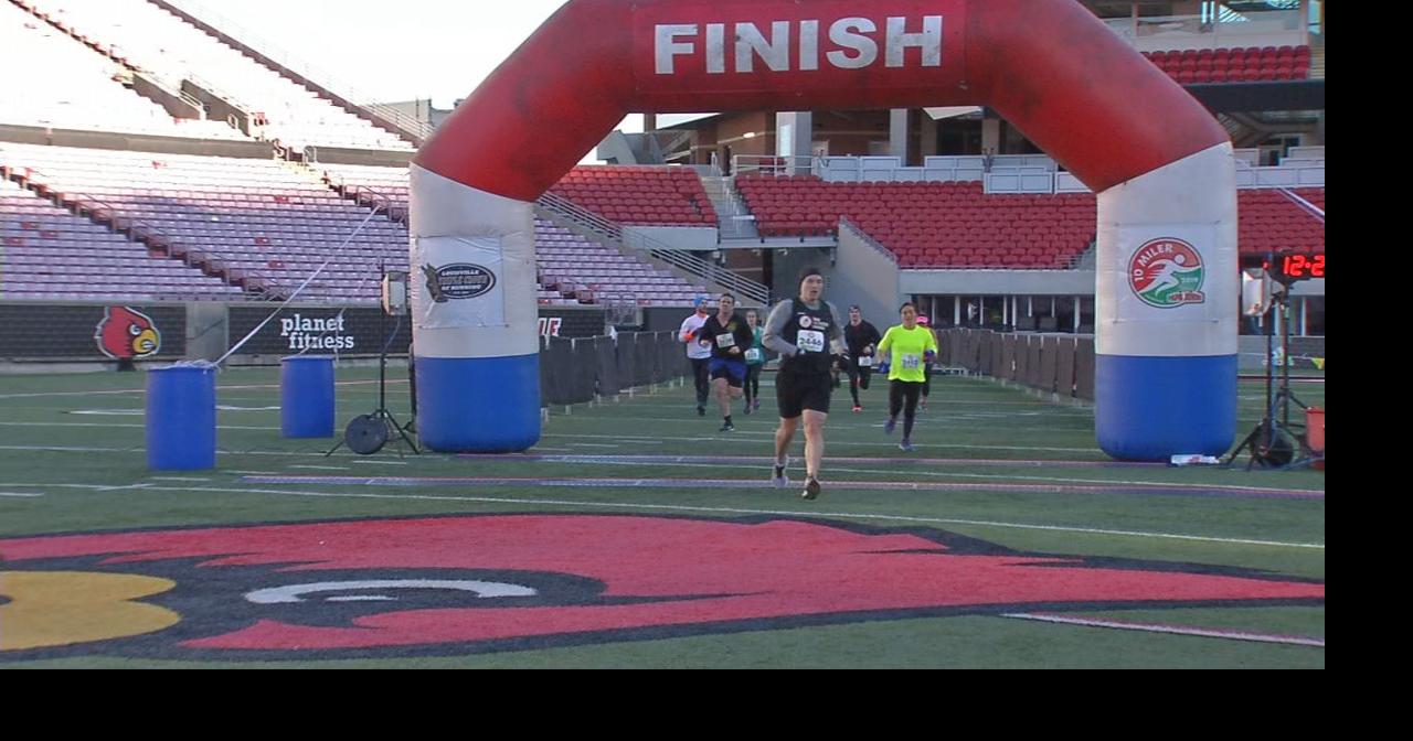 Papa John's 10 miler finish line
