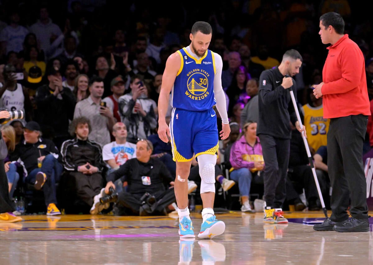 Commentary: The Warriors have one timeline for success — Steph Curry's
