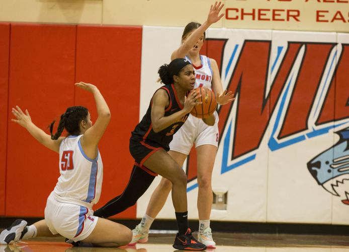 221229-sportslocal-Eastmontgallery 05.jpg