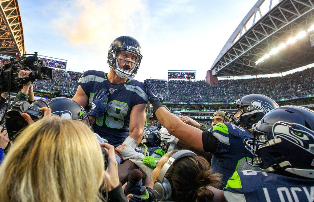 Bend's Jacob Hollister makes game-winning TD catch in OT for Seahawks  against Buccaneers, Sports