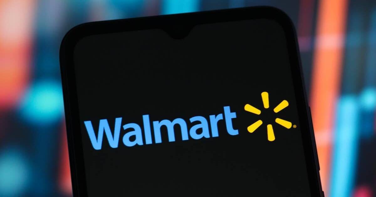 Walmart’s ‘Toasty’ and ‘Fluffy’ Heated Blanket Is 46% Off Just in Time for Freezing Temperatures