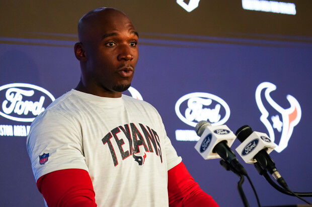 Game Ball To Everbody!' DeMeco Ryans, Young Houston Texans Continue to  Impress - Sports Illustrated Houston Texans News, Analysis and More