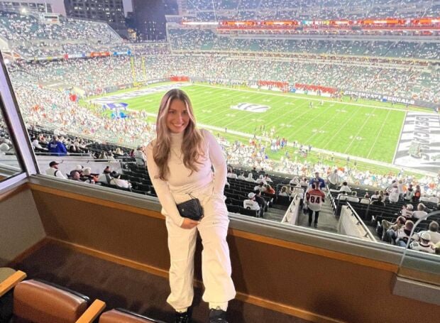 Look: Joe Burrow's Girlfriend Goes Viral At Super Bowl - The Spun: What's  Trending In The Sports World Today