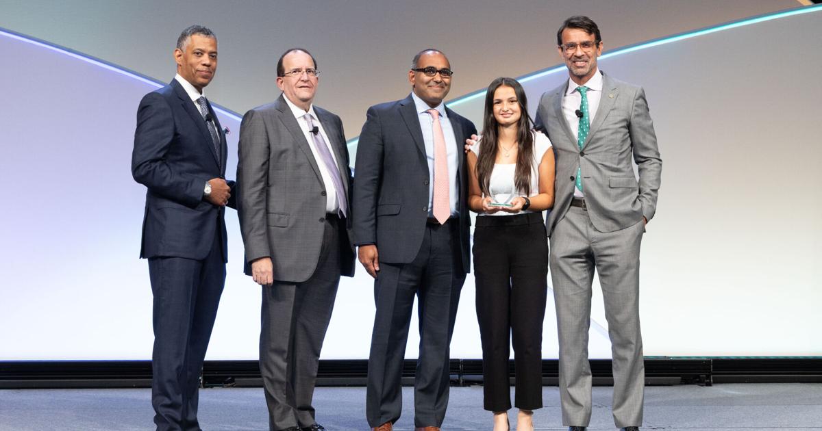 'Resilience, optimism': East Wenatchee teen receives national reconstructive surgery award