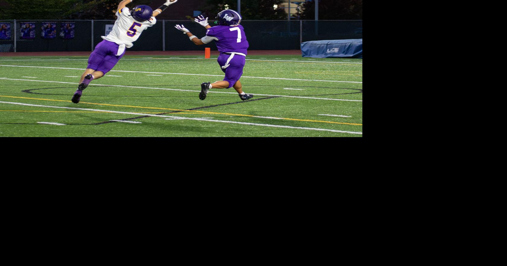 Wenatchee pulls away from Lake Washington 27-12, improves to 2-0