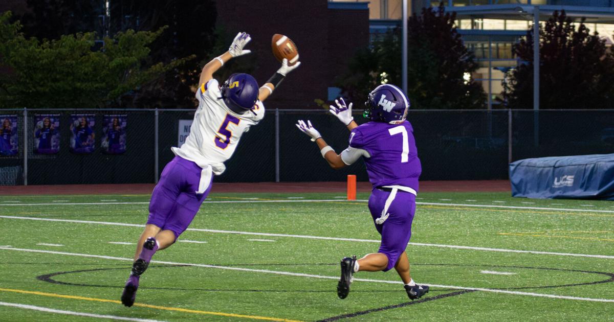 Wenatchee pulls away from Lake Washington 27-12, improves to 2-0