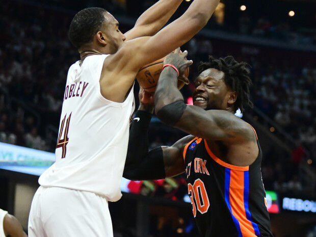 Knicks clamp down on Donovan Mitchell, push Cavaliers to brink of