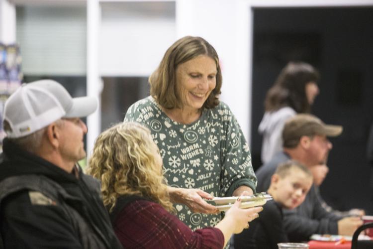 PHOTO GALLERY: Thanksgiving Dinner | Local News | wenatcheeworld.com