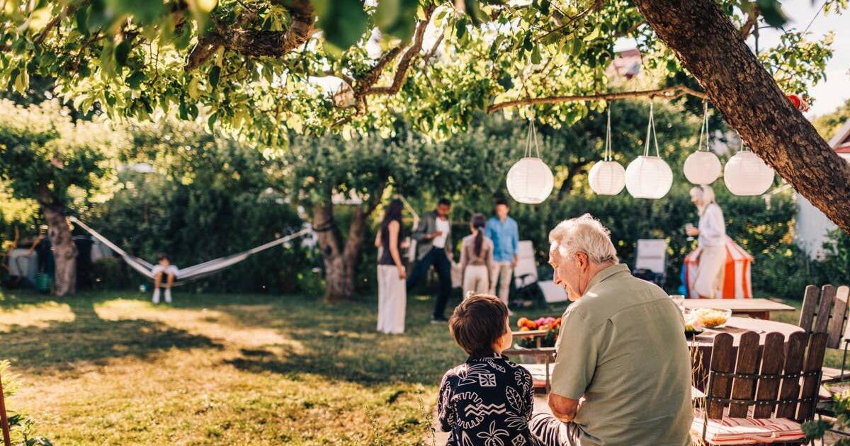 7 Phrases Grandparents Should Avoid To Foster Better Relationships With Grandkids, Psychologist Says