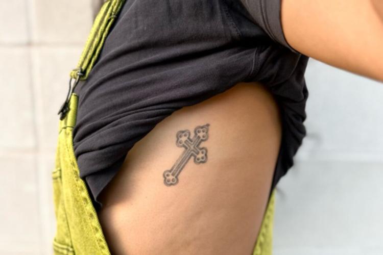 cross tattoos on ribs