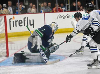 Maine Mariners win wild Wednesday match, fans gear up to skate