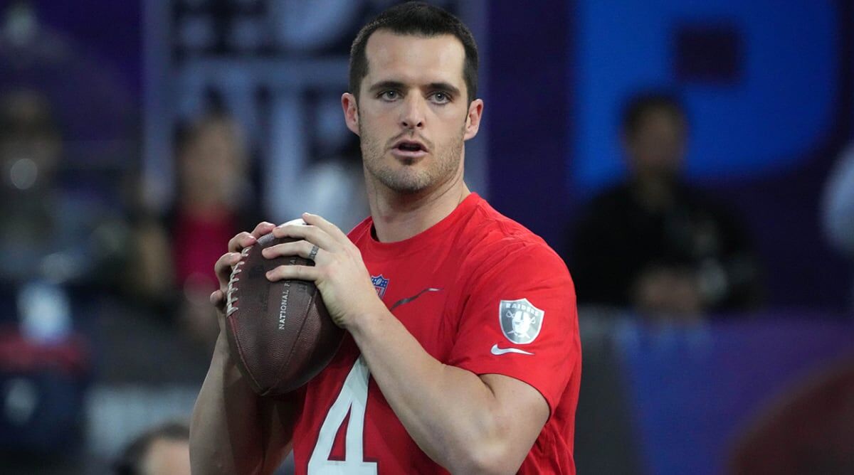 NFL Rumors: ESPN Suggests A Wild Derek Carr To The Seahawks Trade