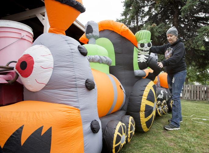 Photo gallery Decorating for Halloween in East Wenatchee News
