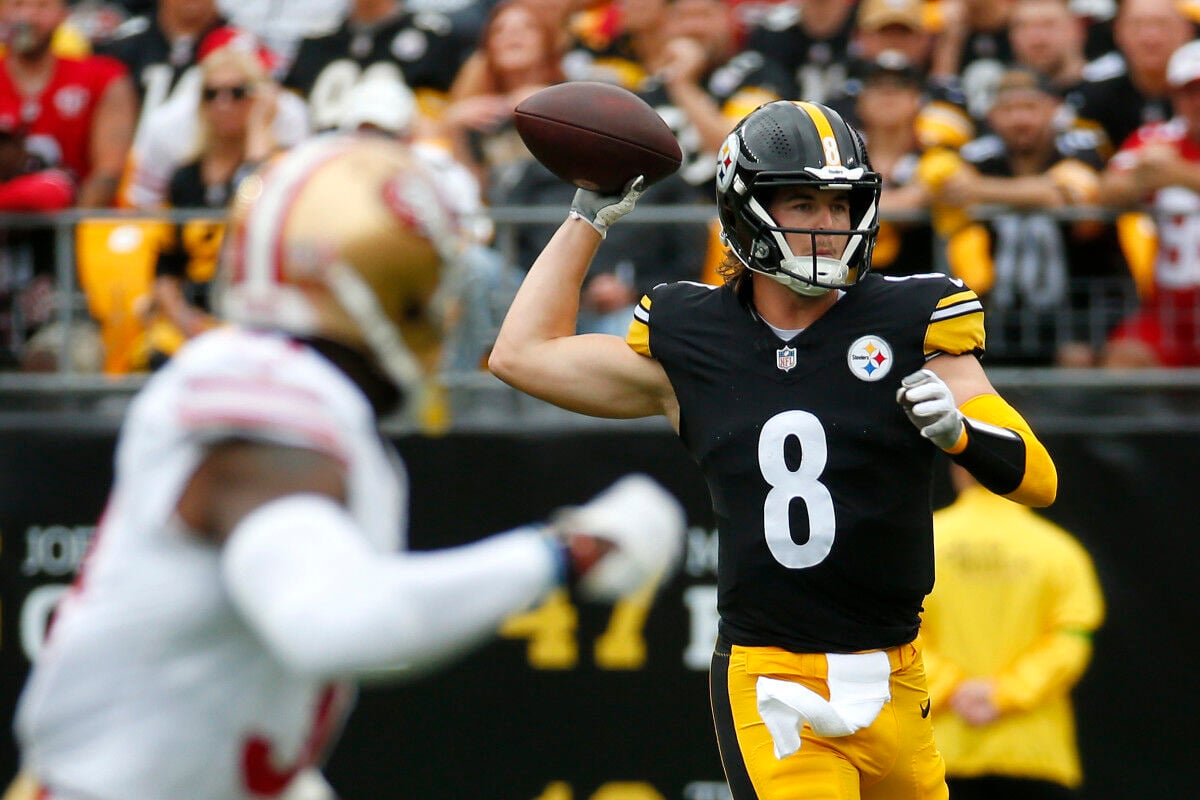 Pittsburgh Steelers quarterback Kenny Pickett throws a pass in a News  Photo - Getty Images