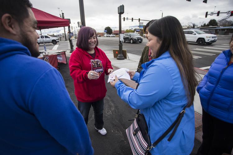 Wenatchee Bighorns, Smitty's give away turkey coupons ...