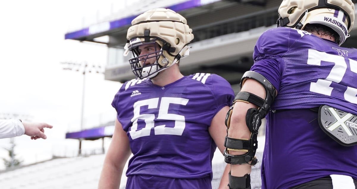 Watch Washington Huskies Football Games outside USA on Peacock