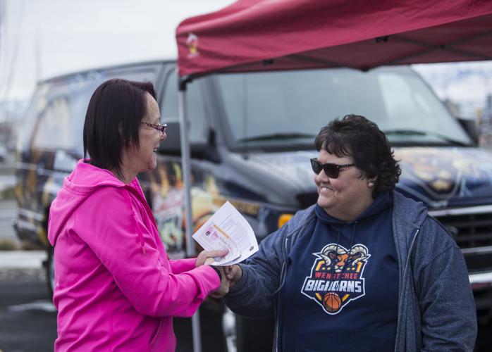 Wenatchee Bighorns, Smitty's give away turkey coupons ...