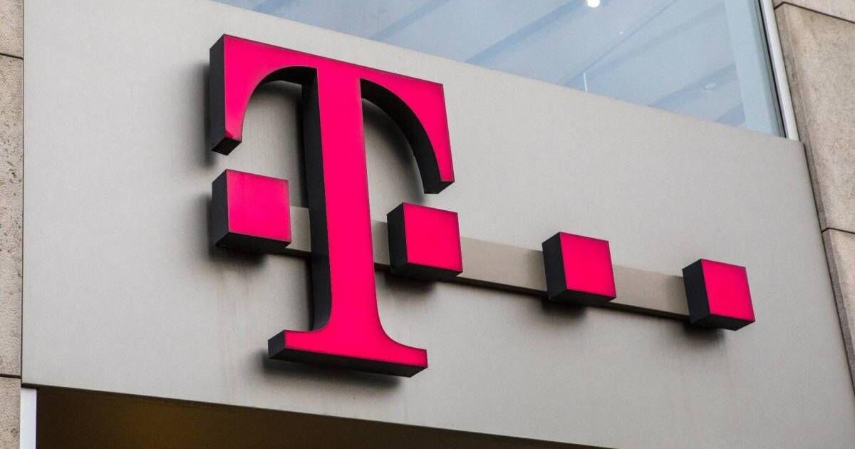 T-Mobile drops 2 new phone plans to stop customers from fleeing