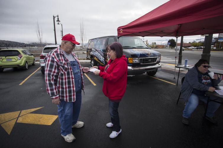 Wenatchee Bighorns, Smitty's give away turkey coupons ...