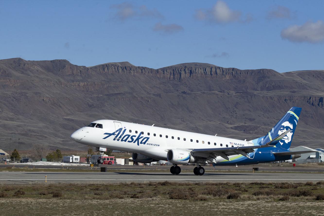 Alaska Airlines announces the return of hot entrees on some flights