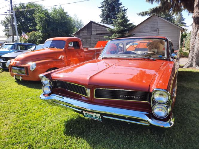 Crafts, cool cars and food will fill Pioneer Park on market Saturday