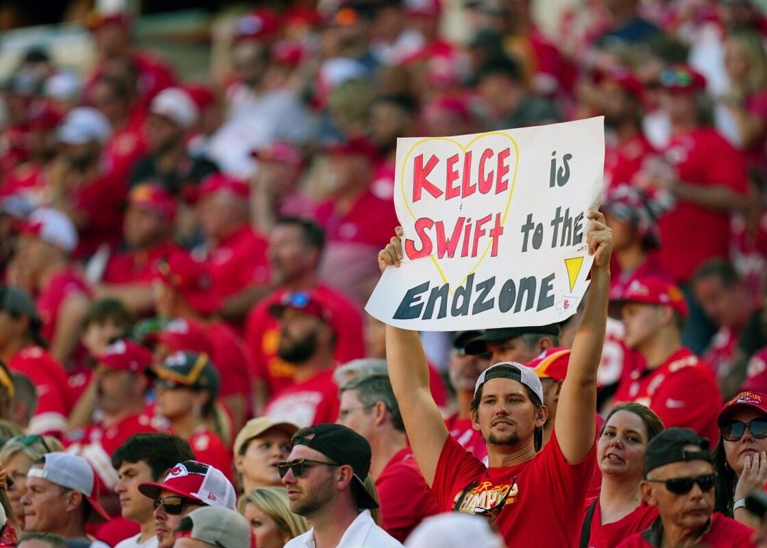 Travis Kelce's mom Donna sends fans wild again at NFL game a week