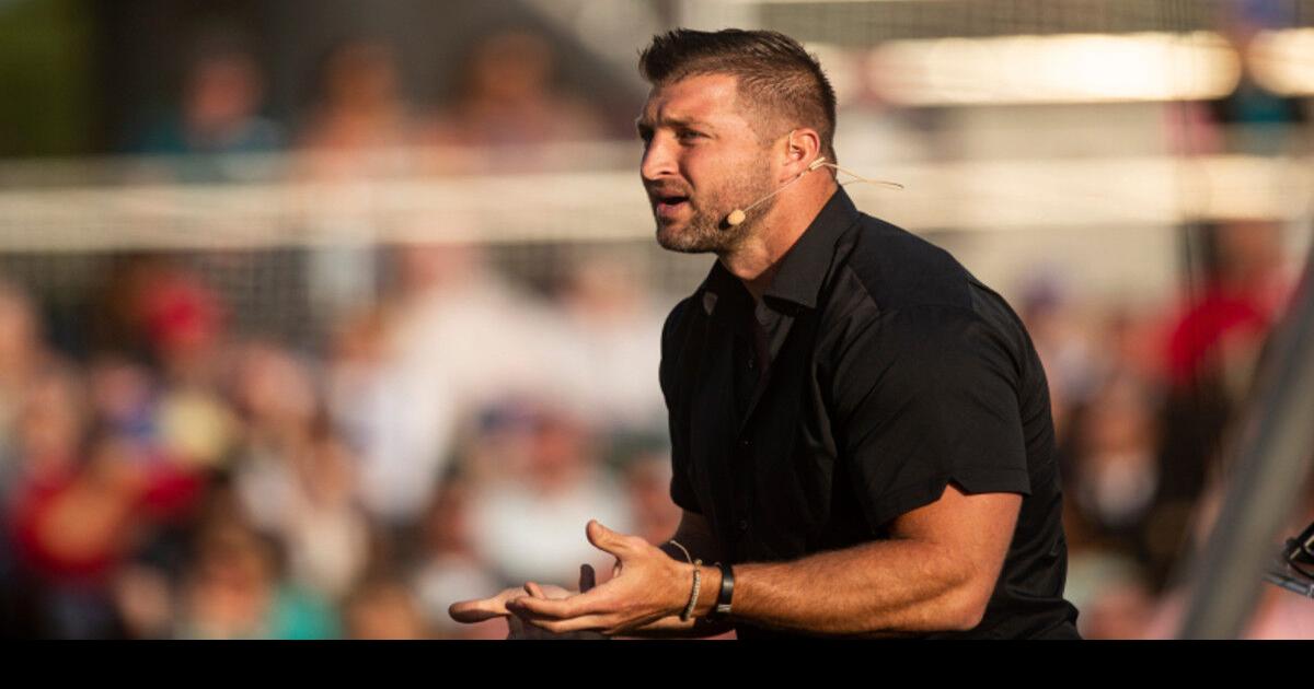 Column: Tim Tebow's reality show heads back to the NFL