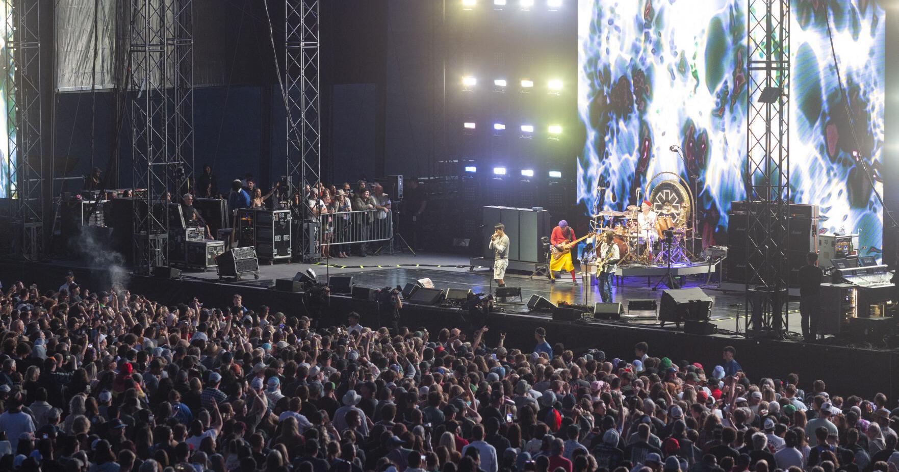 PHOTO GALLERY: Red Hot Chilli Peppers visit the The Gorge Amphitheatre - Vimarsana News