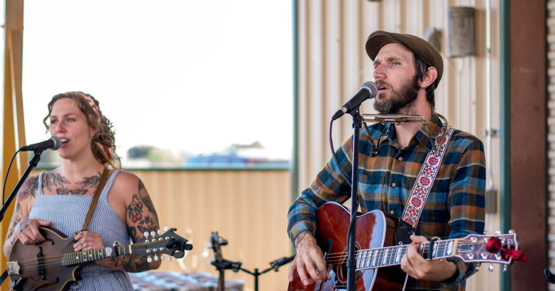 Stripped-back acoustic folk duo tours to Wenatchee from Manitoba - Vimarsana News
