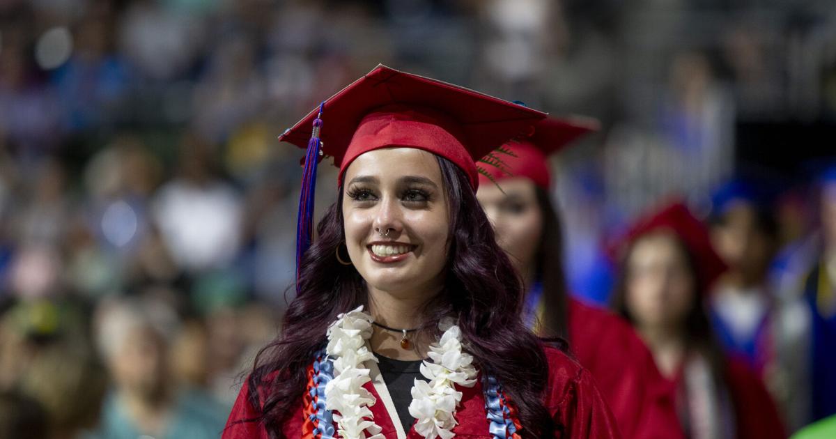 PHOTO GALLERY Eastmont High School 2024 Commencement Ceremony News