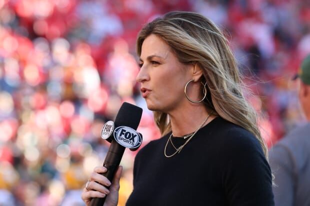 NFL World Reacts To Erin Andrews' Pregame Photo, The Spun